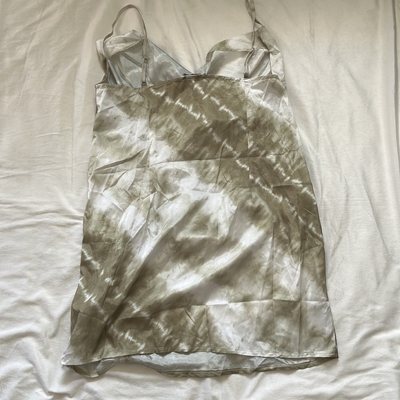 NWT Pretty Little Thing Plus Khaki Tie Dye Bodycon Dress - Picture 5 of 5